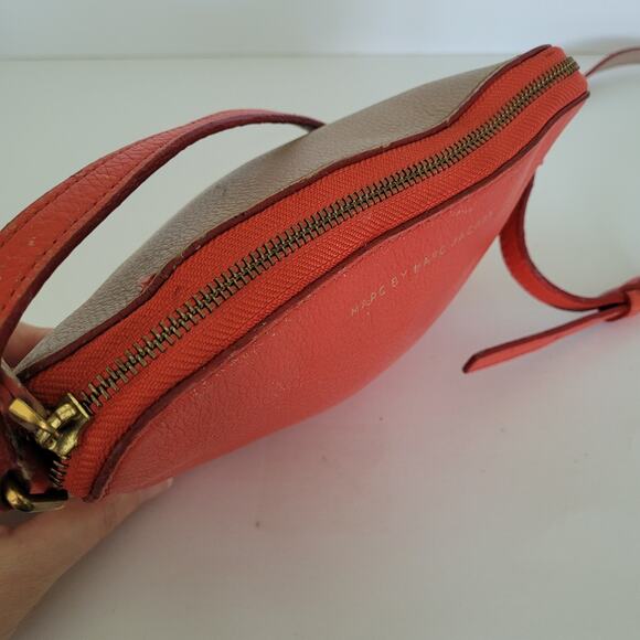 MARC JACOBS Small Shoulder Camera Bag Beige Red Pebble Leather Two Tone Fair - Picture 12 of 12